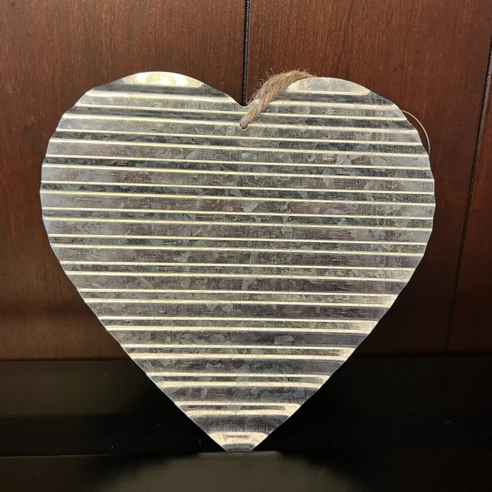 Valentine’s Decor Bundle - 8 Pieces - Picture 7 of 15